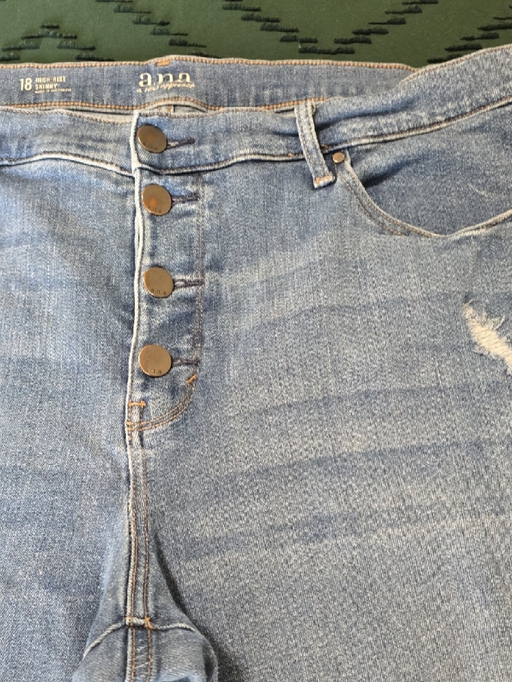 a.n.a Light Blue High-Rise Button-Fly Jeans - Picture 4 of 10
